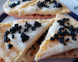 Foto del paso 6 de la receta: Tosta de tortilla abierta de queso de cabra y mujjol