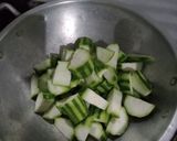 Foto langkah ke 2 dari resep Oyong tumis ceker.