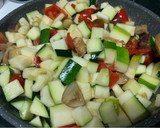 Foto del paso 2 de la receta: Pisto con huevo a la plancha
