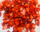 Foto langkah ke 1 dari resep Korean Strawberry Milk 🍓.