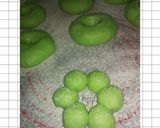 Foto langkah ke 5 dari resep Donat pandan Manual Simple.