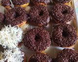 Foto langkah ke 10 dari resep Donat ekonomis empuk lembut.