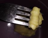 Foto langkah ke 2 dari resep Kue keong simple.