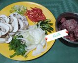 Foto langkah ke 1 dari resep Mie Kuah Pedas DaTo (Daging & Toge).