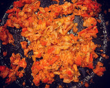 Foto del paso 2 de la receta: Exquisitos pimientos de piquillo rellenos de atún y bocas de mar con salsa, Fácil y rápido de hacer