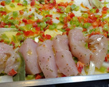 Foto del paso 2 de la receta: Pollo y magro de cerdo en elaboración de moruno rojo