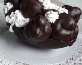 Foto del passaggio 3 della ricetta Uovo di cioccolata fondente con ripieno di profitterol