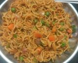 A picture of step 5 of Veg Chinese Masala Noodles.