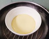 Hình bước làm 2 của món Trứng hấp nước đường
