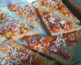 Foto langkah ke 2 dari resep Pizza Roti Sosis.