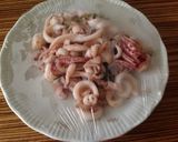 Foto del passaggio 5 della ricetta Spaghettini con pomodoro piccadilly e calamari