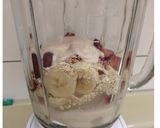 Foto langkah ke 2 dari resep Smoothies strawberry banana oatmeal.