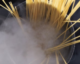 Foto del paso 3 de la receta: Spaghetti con gambas y gulas