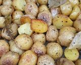 Foto del paso 2 de la receta: 🥔🌿 Papines al romero con aceite de oliva 🫒