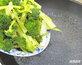 洋蔥炸醬花椰菜的食譜步驟2照片
