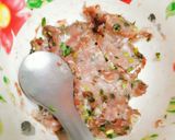 Hình bước làm 1 của món Canh cải cuộn thịt