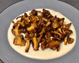 Foto del paso 4 de la receta: Chantarellas con puré de trufas y yema pasteurizada