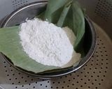 Foto langkah ke 2 dari resep Kue Putu Bambu Daun Kelor (Cetakan Daun Pisang).