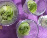 A picture of step 3 of Tricolor fruit cream.