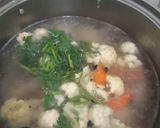 Foto langkah ke 3 dari resep Sayur Bening Kembang Kol.
