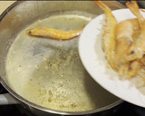 Foto del paso 2 de la receta: Tintorera en salsa con langostinos