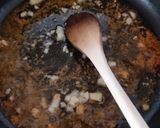 Foto del paso 4 de la receta: Merluza rellena de espinacas con langostinos y pasas