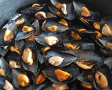 Foto del paso 4 de la receta: Mejillones de roca al Albariño con salsa picante