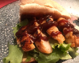 Foto del paso 4 de la receta: Bocadillo de solomillo de pollo braseado con salsa barbacoa