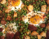 Foto del paso 6 de la receta: Huevos a la flamenca con cebolla caramelizada 🍳