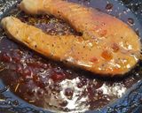 Foto del paso 3 de la receta: Salmón con salsa de mermelada de tomate, naranjada y romero 😋