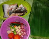 Foto langkah ke 1 dari resep Pepes Patin Bumbu Kuning.