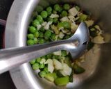 A picture of step 1 of Green peas sabji.