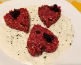 Foto del passaggio 5 della ricetta Risotto alla barbabietola su fonduta di stracchino
