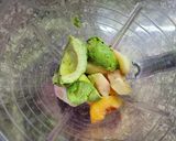 Foto del paso 1 de la receta: Smoothie palta-pelón-durazno