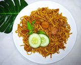Foto langkah ke 4 dari resep 79. Mie goreng Baso Sosis🍝.