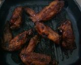 Foto langkah ke 4 dari resep Honey Spicy Chicken Wings.