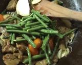 Foto langkah ke 3 dari resep Daging Goreng Kunyit.
