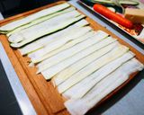 Foto del paso 1 de la receta: Canelones de calabacín gratinados rellenos de atún y verduras