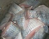 A picture of step 1 of Light fish soup.