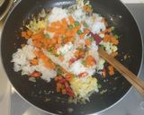 Gambar langkah 3 resipi Pineapple shrimp fried rice.
