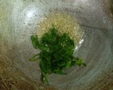 Foto langkah ke 3 dari resep Nasi Telur Ceplok Dengan Scallion Oil.