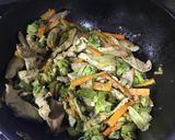 Foto del paso 4 de la receta: Tallarines con cerdo y verdura