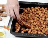 Foto del paso 3 de la receta: Garbanzos Especiados en Ensalada