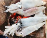 รูปขั้นตอนการทำที่ 2 ของ หมึกสดย่างเตาถ่านบ้านๆ 🦑