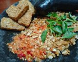 Foto langkah ke 5 dari resep Sambal Tempe Kemangi.