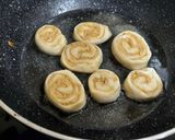 A picture of step 5 of Peanut Butter Stuffed Roll.