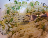 Foto del paso 2 de la receta: Salmón con arroz y aguacate al pesto