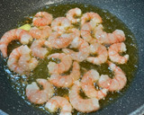 Foto del paso 4 de la receta: Macarrones con gambita y almeja