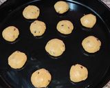 A picture of step 4 of Chocolate-chip cookies.