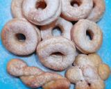 Foto langkah ke 5 dari resep Donat mini.